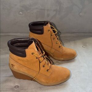 Timberland Women's Lace-Up Tan Boots/heel